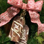 DIY: A Simple No Sew Bow for your Wreath