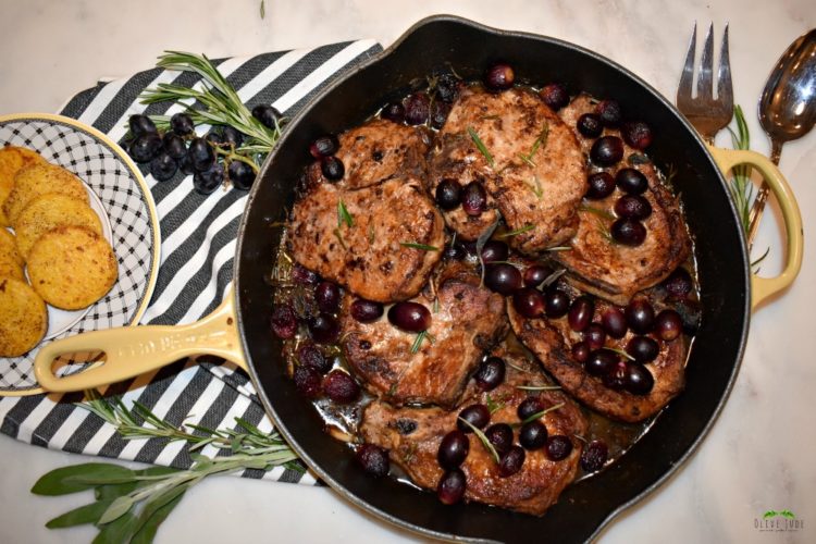 Weeknight Skillet Herb Pork Chops with Roasted Grapes #porkchops #skilletporkchops #herbporkchops #weeknightdinner