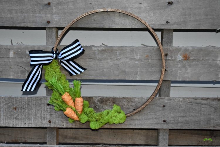 DIY: 10 Minute Easter Hoop Wreath