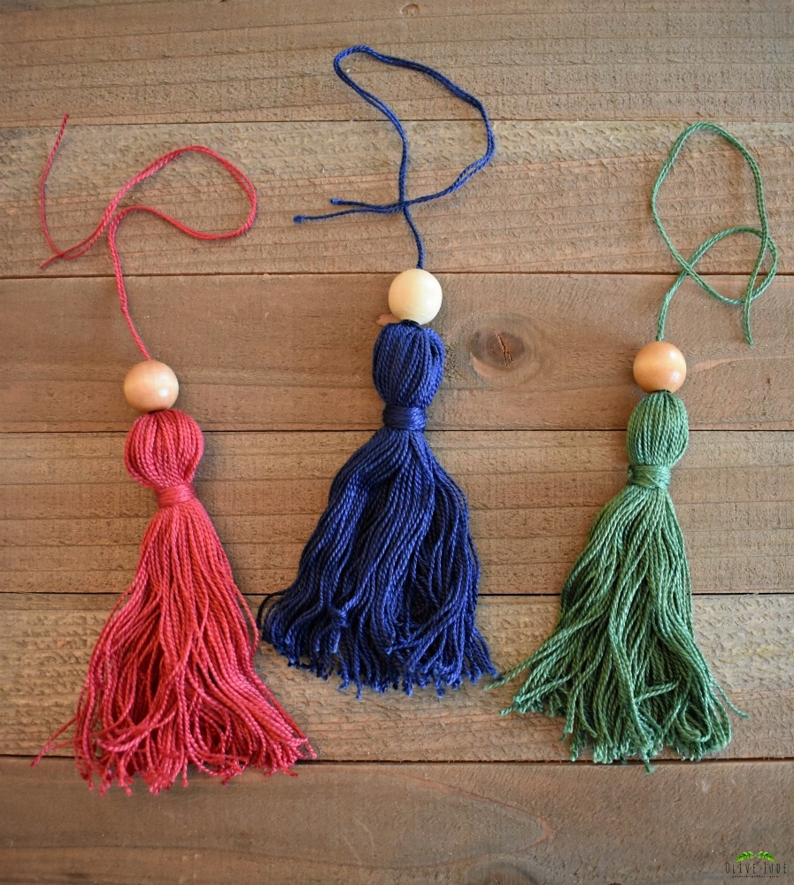 How To Make Tassels // DIY Tassel Out Of YARN Or Embroidery Thread