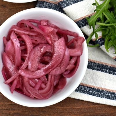 Quick Pickled Spicy Red Wine Onions