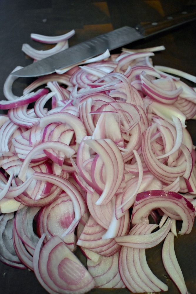 Quick Pickled Spicy Red Wine Onions #quickpickledonions #redonions #spicypickledonions