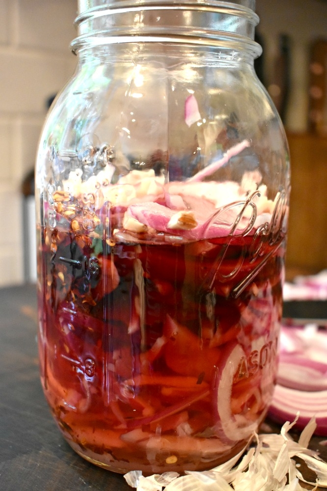 Quick Pickled Spicy Red Wine Onions #quickpickledonions #redonions #spicypickledonions