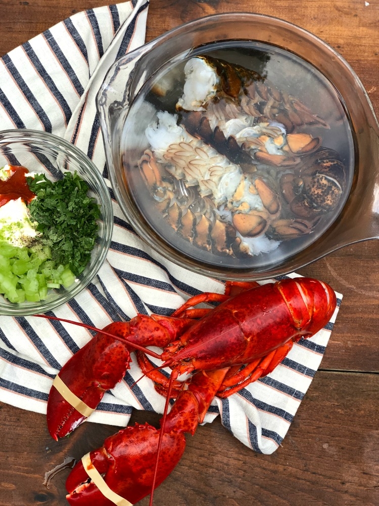 Grilled Sriracha Lobster Rolls #lobsterrolls #lobstertails #grilledlobster #srirachalobster