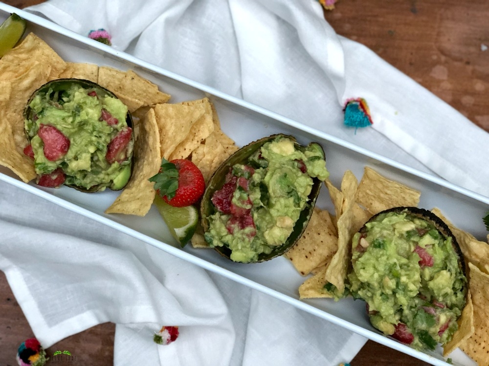 Roasted Strawberry and Jalapeño Guacamole #strawberryguacamole #roastedstrawberries #fruitguacamole #strawberryavocado