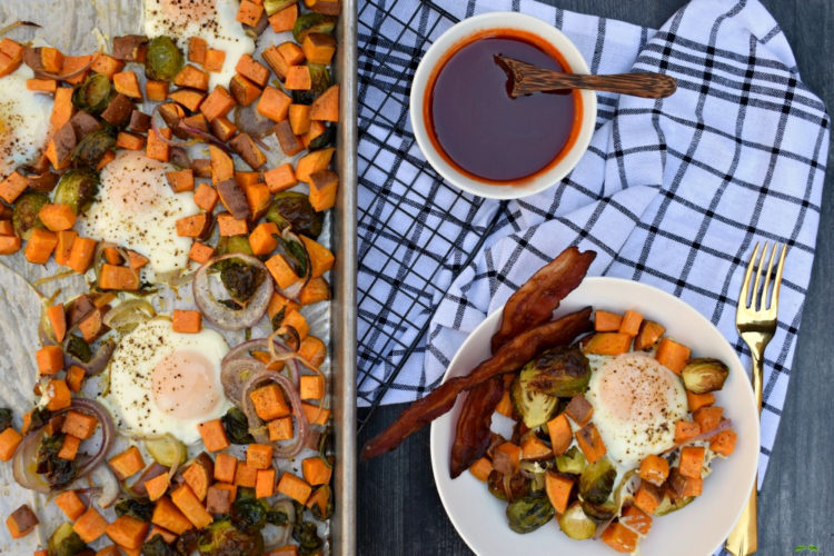 Sheet Pan Egg and Veggie Breakfast with Maple Sriracha Syrup #sheetpanbreakfast #sheetpaneggs #bakedeggs #maplesrirachasyrup #maplesriracha