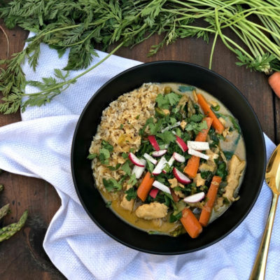 Spring Vegetable and Chicken Coconut Curry Bowls #currybowls #chickencurry #coconutcurry #springvegetables #vegetableandchickencurrybowls
